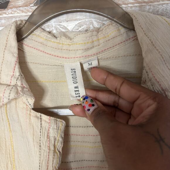 Studio West Shirt Women’s Beige Multi Color Striped Short Sleeve Textured Boho M - Picture 4 of 7